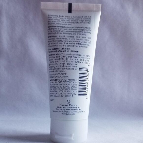 Glytone - Exfoliating Body Wash - Picture 2 of 6